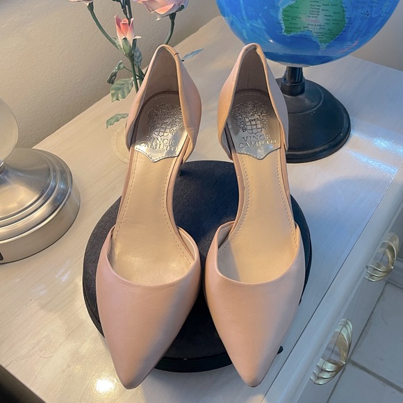 Vince Camuto Kain Pointed Toe Leather Heels - Picture 2 of 12